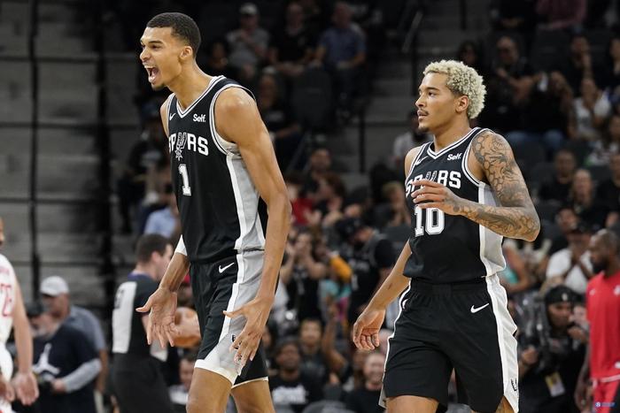  马刺文班亚马 创队史最年轻两双纪录  